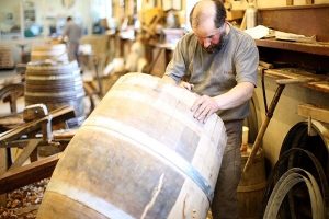 Thùng gỗ sồi ngâm rượu vang