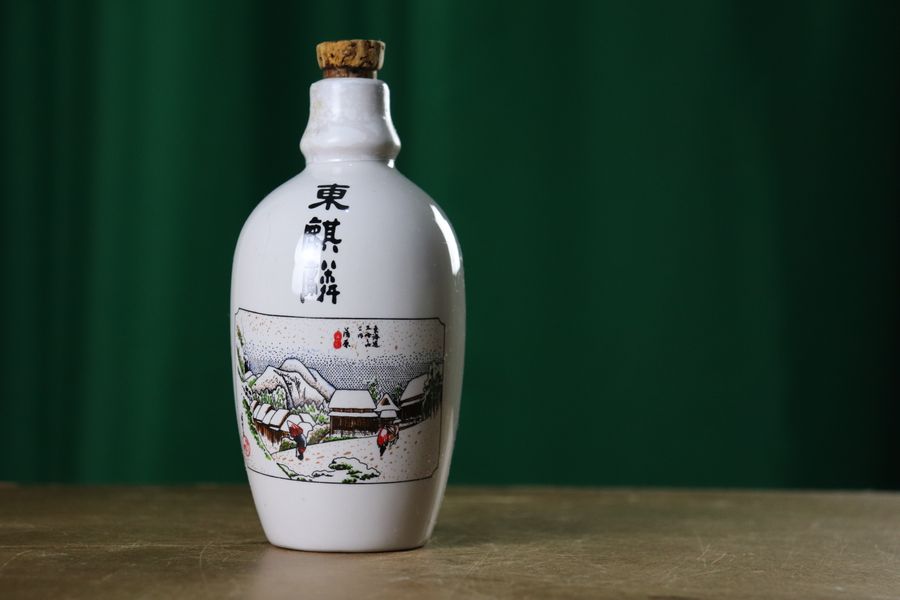 Cách uống rượu mao đài mà bạn nên cần biết? 6 Bình rượu sứ phong cách Á Đông