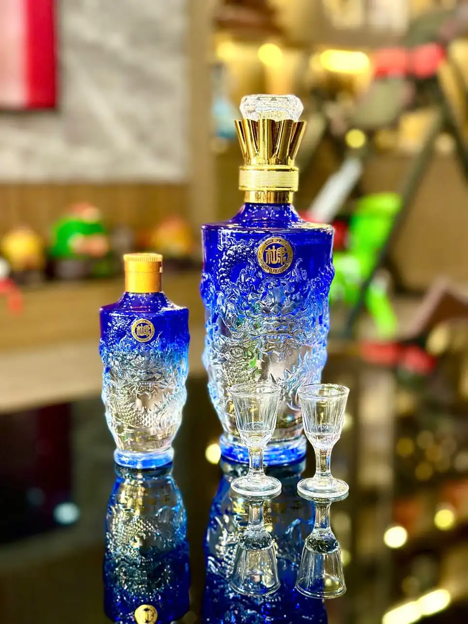Set Hộp Quà VIP Rượu Bạch Tửu Dukang Hoàng Đế (Đỗ Khang) 17 Set quà Dukang Hoàng Đế gồm chai lớn 500ml, chai nhỏ 100ml và ly