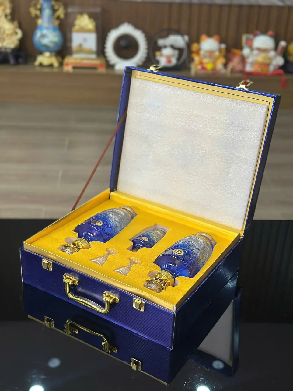 Set Hộp Quà VIP Rượu Bạch Tửu Dukang Hoàng Đế (Đỗ Khang) 21 Mở hộp quà VIP Rượu Bạch Tửu Dukang Hoàng Đế