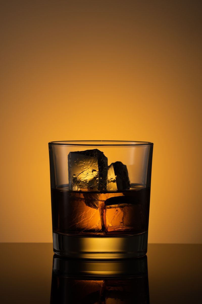 Ly rượu Johnnie Walker – biểu tượng ông già chống gậy