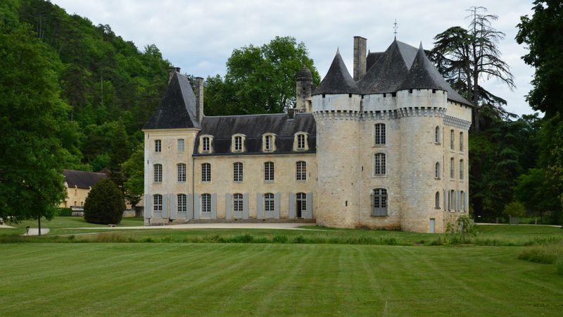 Mua rượu vang Pháp Chateau Seigneurie De Murviel ở đâu chính hãng? 3 Ly rượu vang đỏ Pháp màu ruby đặc trưng vùng Languedoc