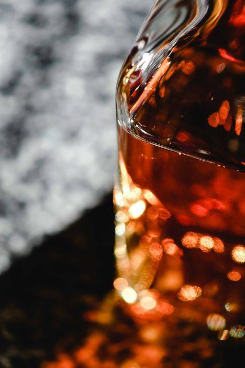 Chai vodka Ba Lan được chụp cận cảnh nghệ thuật