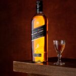 Chai và ly rượu whisky Ballantine's Finest