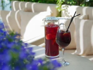 Bình sangria đỏ Tây Ban Nha