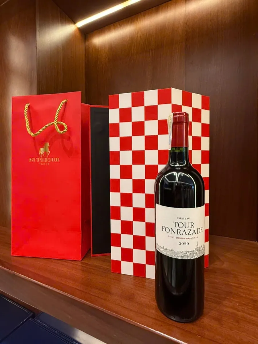 Rượu Vang Pháp Château Tour Fonrazade Saint-Émilion Grand Cru 2020 2 Château Tour Fonrazade 2020 kèm hộp quà và túi xách