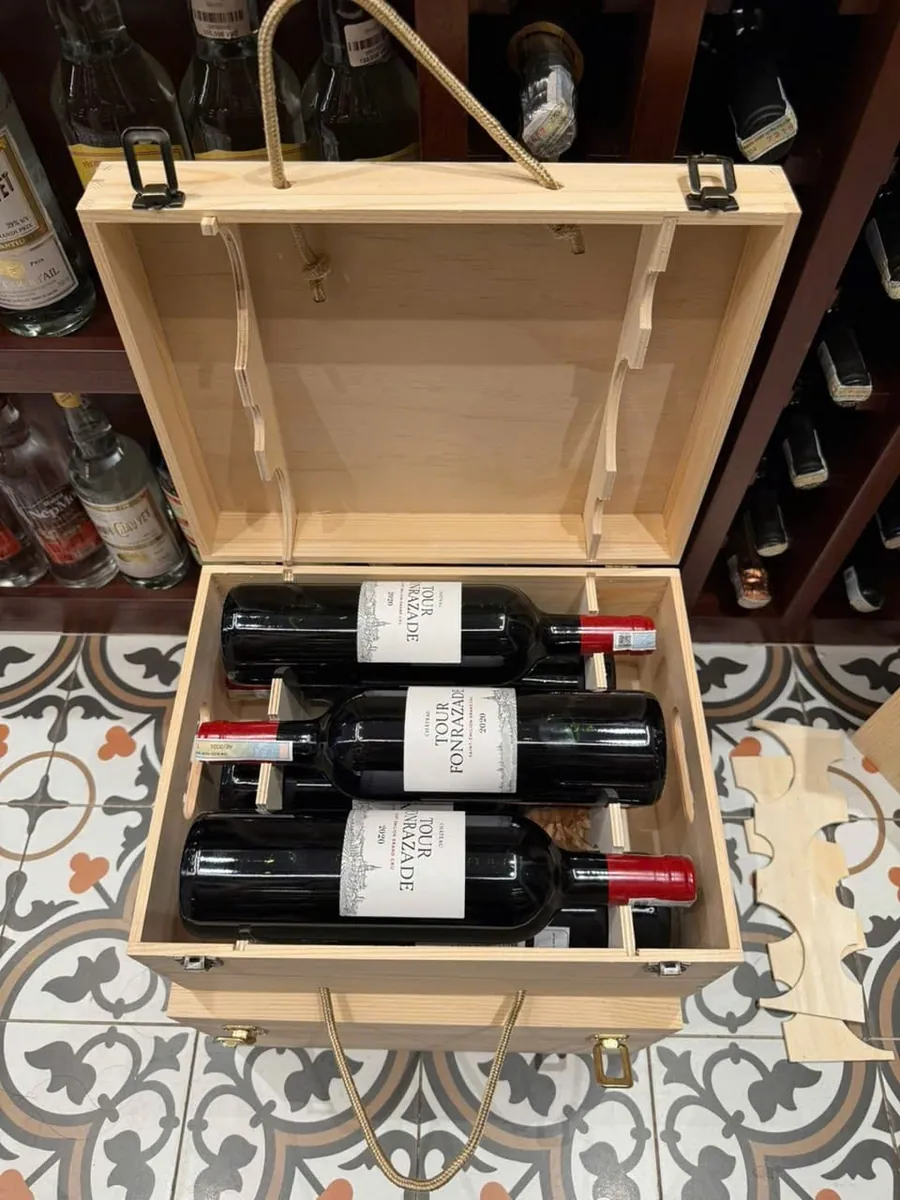 Rượu Vang Pháp Château Tour Fonrazade Saint-Émilion Grand Cru 2020 4 Bên trong thùng gỗ Château Tour Fonrazade 2020