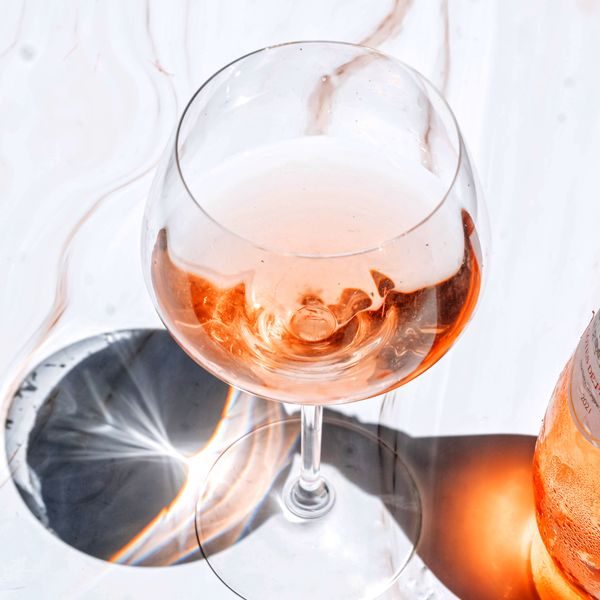 Ly rượu vang hồng rosé